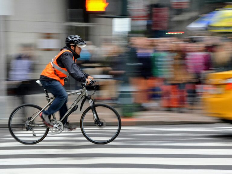 Neckarstraße wird Fahrradstraße